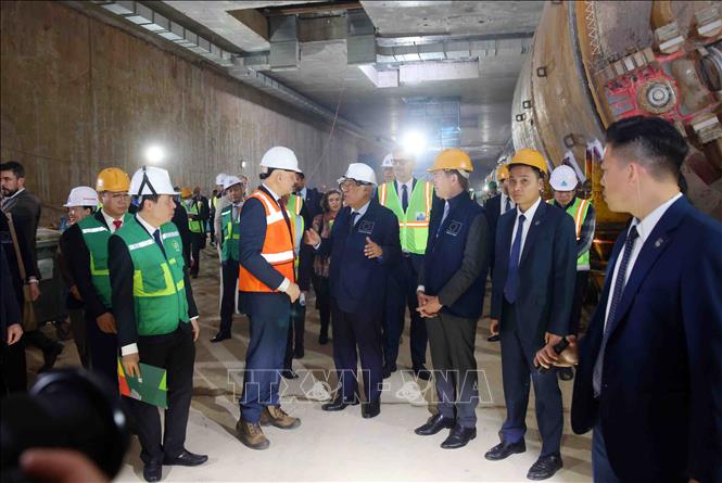 Chủ tịch Hội đồng châu Âu António Costa thăm dự án metro tuyến số 3. Ảnh: Phạm Kiên - TTXVN