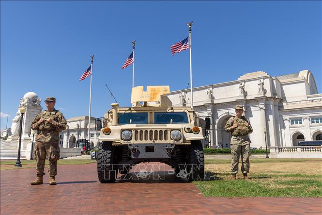 Lực lượng vệ binh quốc gia Mỹ tuần tra tại Washington, D.C. ngày 22/8/2025. Ảnh: THX/TTXVN