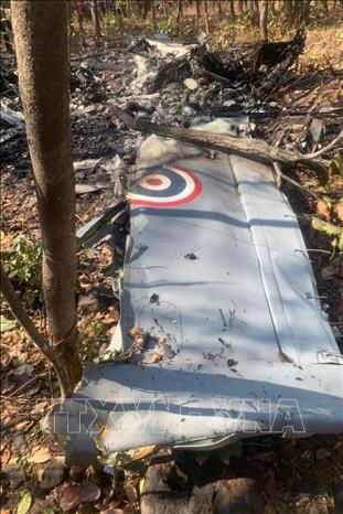 Hiện trường vụ rơi máy bay quân sự ở Chiang Mai, Thái Lan. Ảnh: THX/TTXVN