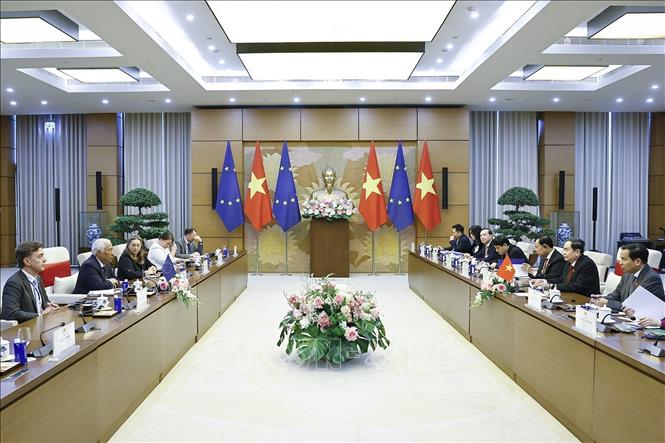 Chủ tịch Quốc hội Trần Thanh Mẫn hội kiến Chủ tịch Hội đồng châu Âu António Costa. Ảnh: Doãn Tấn - TTXVN