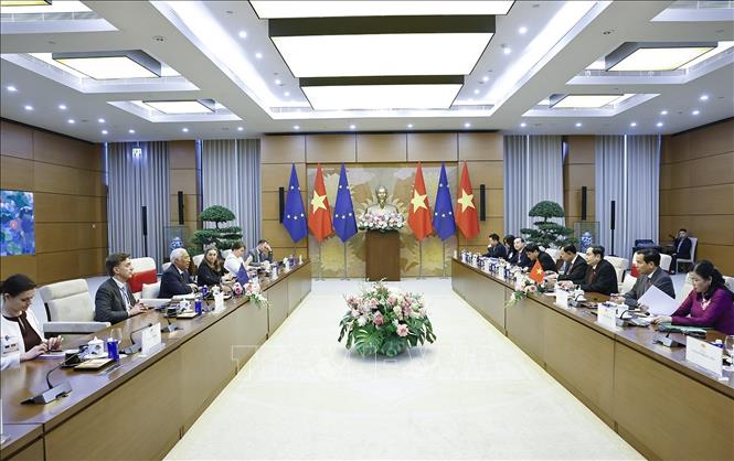 Chủ tịch Quốc hội Trần Thanh Mẫn hội kiến Chủ tịch Hội đồng châu Âu António Costa. Ảnh: Doãn Tấn - TTXVN