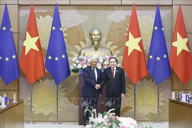 Chủ tịch Quốc hội Trần Thanh Mẫn hội kiến Chủ tịch Hội đồng châu Âu António Costa. Ảnh: Doãn Tấn - TTXVN