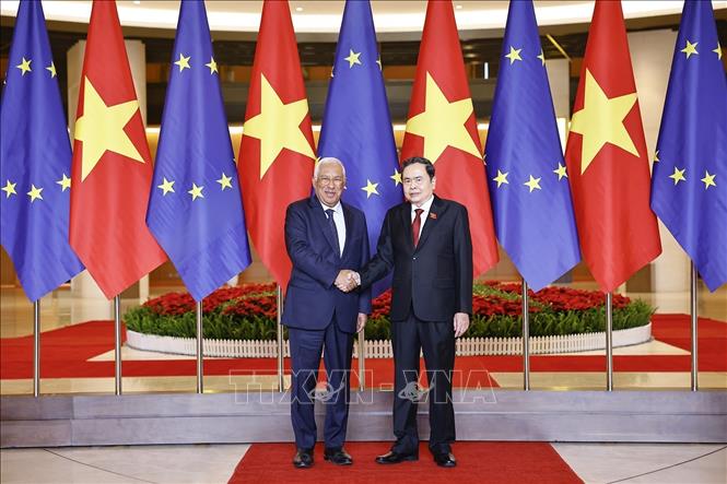 Chủ tịch Quốc hội Trần Thanh Mẫn hội kiến Chủ tịch Hội đồng châu Âu António Costa. Ảnh: Doãn Tấn - TTXVN