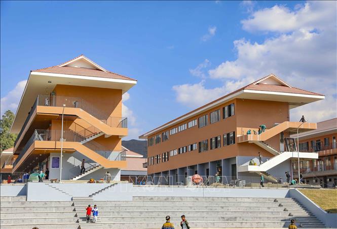 Những dãy nhà lớp học khang trang, hiện đại. Ảnh: Xuân Tư - TTXVN