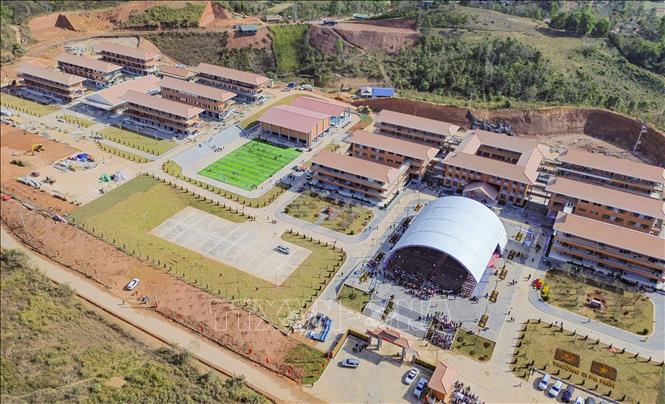 Toàn cảnh Trường Phổ thông nội trú liên cấp Tiểu học và Trung học cơ sở Si Pa Phìn nhìn từ trên cao. Ảnh: Xuân Tư - TTXVN