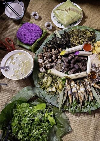 Mâm cỗ tết đủ đầy của người Mường tỉnh Phú Thọ. Ảnh: Trọng Đạt-TTXVN