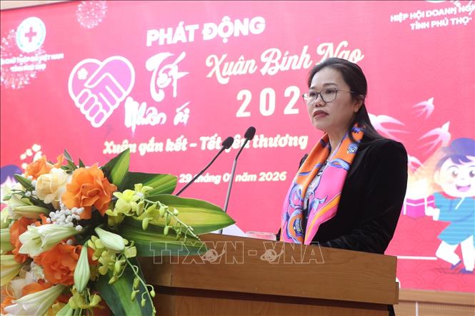 Bà Bùi Thị Minh, Phó Bí thư Tỉnh ủy, Chủ tịch Uỷ ban Mặt trận Tổ quốc Việt Nam tỉnh Phú Thọ  phát biểu tại lễ phát động. Ảnh: Nguyễn Thảo - TTXVN