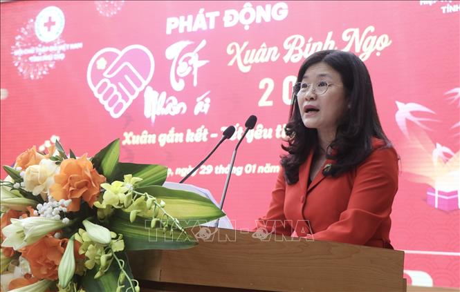 Bà Lê Thị Quỳnh Trang, Chủ tịch Hội Chữ thập đỏ tỉnh Phú Thọ phát động Phong trào Tết Nhân ái Xuân Bính Ngọ 2026. Ảnh: Nguyễn Thảo - TTXVN