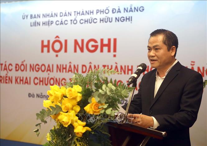 Chủ tịch Liên hiệp các tổ chức hữu nghị thành phố Đà Nẵng Nguyễn Ngọc Bình phát biểu khai mạc hội nghị. Ảnh: Trần Lê Lâm - TTXVN 