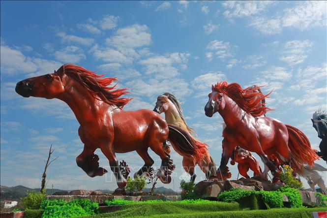 Các “linh vật” ngựa tại Lao Bảo được kỳ vọng sẽ trở thành điểm check-in mới trong dịp Tết Nguyên đán Bính Ngọ 2026. Ảnh: Thanh Thuỷ-TTXVN