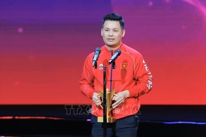 Danh hiệu Nam vận động viên xuất sắc của năm thuộc về xạ thủ Hà Minh Thành của đội tuyển bắn súng Việt Nam. Ảnh: Minh Quyết - TTXVN