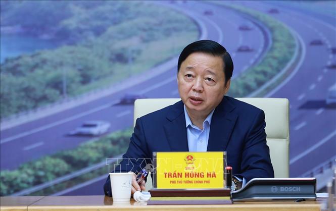 Phó Thủ tướng Trần Hồng Hà điều hành Phiên họp thứ 23 của BCĐ các công trình, dự án quan trọng quốc gia, trọng điểm ngành giao thông vận tải. Ảnh: Dương Giang - TTXVN