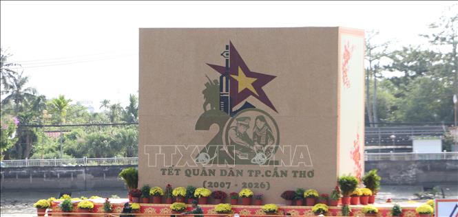 Mô hình được làm thủ công bằng các loại đậu. Ảnh: Hồng Thái - TTXVN