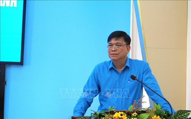 Phó Chủ tịch Ủy ban MTTQ Việt Nam tỉnh, Chủ tịch LĐLĐ tỉnh An Giang Đỗ Trần Thịnh phát biểu. Ảnh: Văn Sĩ - TTXVN