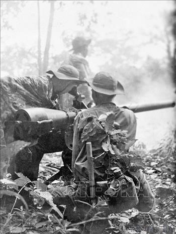 Khẩu đội 5 quân Giải phóng tiêu diệt 8 xe tăng Mỹ trong trận đánh ngày 1/2/1968 tại khu vực Bà Chiêm, tỉnh Tây Ninh. Ảnh: Tư liệu TTXVN