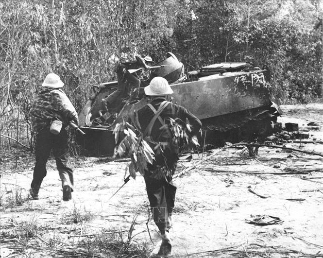 Sau 24 giờ, khi quân và dân các tỉnh ven biển miền Trung và Tây Nguyên nổ súng (đêm 29, rạng ngày 30/1/1968), cuộc Tổng tiến công và nổi dậy đồng loạt nổ ra ở khắp miền Nam. Ảnh: Tư liệu/TTXVN phát