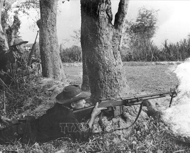 Cùng với các mũi tiến công của những đơn vị chủ lực, dân quân du kích địa phương đã kết hợp với bộ đội các phân khu tiến công vào hệ thống đồn, bốt của địch. Ảnh: Tư liệu/TTXVN phát