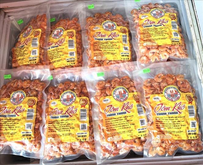 Sản phẩm tôm khô Thanh Thanh nổi tiếng của HTX nông nghiệp Thanh Thanh đạt chuẩn OCOP 3 sao của thành phố Cần Thơ. Ảnh: TTXVN phát 