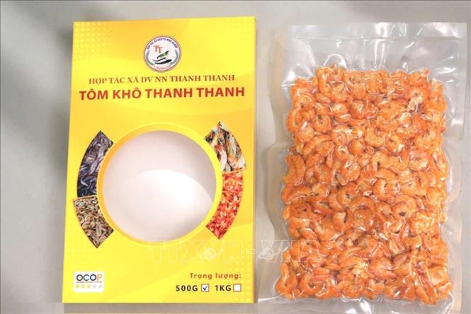 Sản phẩm tôm khô Thanh Thanh nổi tiếng của HTX Thanh Thanh đạt chuẩn OCOP 3 sao, tạo tiền đề tham gia chương trình xúc tiến thương mại ở nhiều thị trường khác nhau. Ảnh: TTXVN phát 