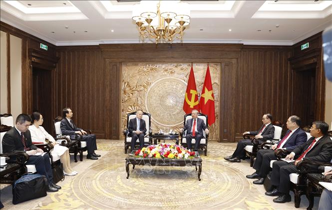 Tổng Bí thư Tô Lâm tiếp đồng chí Lưu Hải Tinh, Ủy viên Trung ương Đảng, Trưởng Ban Liên lạc Đối ngoại Trung ương Đảng Cộng sản Trung Quốc, Đặc phái viên của Tổng Bí thư, Chủ tịch nước Trung Quốc Tập Cận Bình. Ảnh: Thống Nhất – TTXVN 