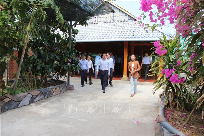 Đại biểu tham quan khu sinh thái Apsara. Ảnh: Nguyễn Hằng - TTXVN