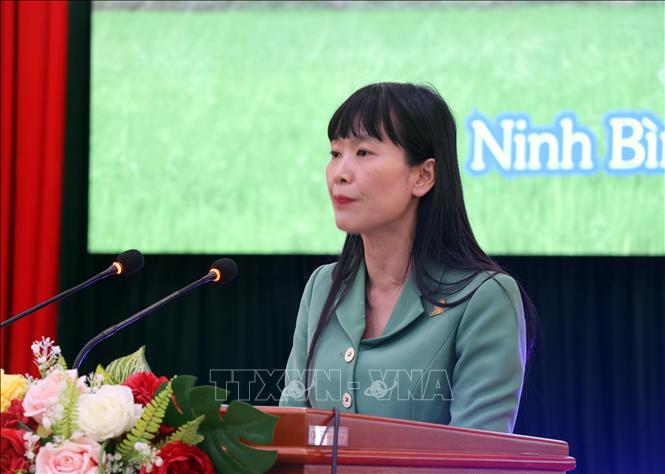 Bà Trịnh Thị Hồng Vân, Chủ tịch Hội đồng thành viên - Công ty TNHH MTV Yến sào Khánh Hòa phát biểu tại hội nghị. Ảnh: Công Thử - TTXVN