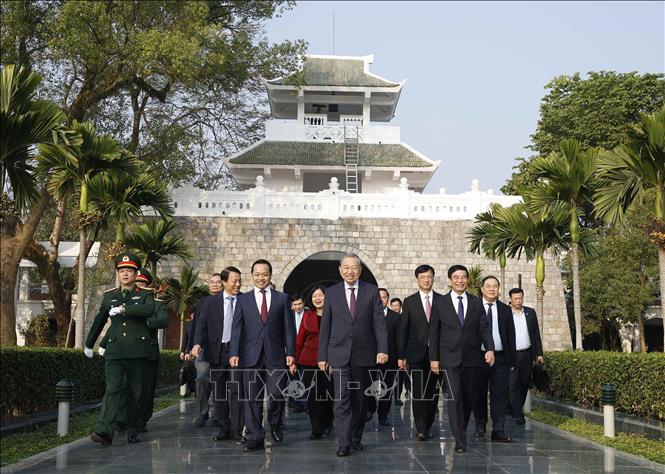 Tổng Bí thư Tô Lâm và Đoàn công tác của Trung ương thăm Nghĩa trang Liệt sĩ Quốc gia A1. Ảnh: Thống Nhất – TTXVN