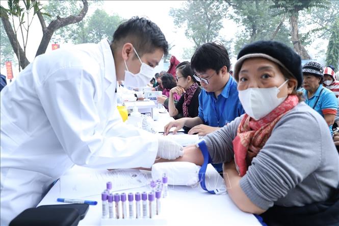Hơn 1.000 người cao tuổi trên địa bàn Hà Nội đã tham gia các hoạt động khám và tư vấn sức khỏe. Ảnh: Hạnh Quyên-TTXVN