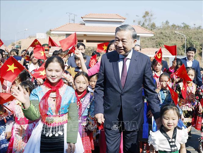 Tổng Bí thư Tô Lâm dự Lễ khánh thành Trường Phổ thông nội trú liên cấp Tiểu học và THCS Si Pa Phìn. Ảnh: Thống Nhất – TTXVN