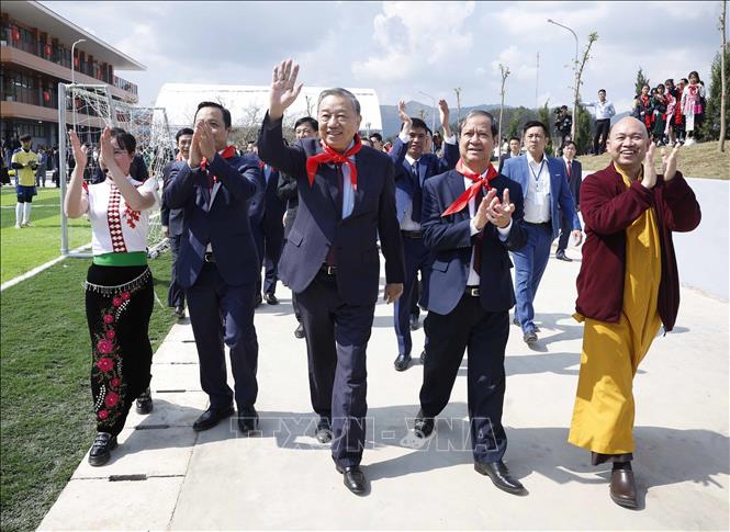 Tổng Bí thư Tô Lâm thăm Trường PT Nội trú liên cấp Tiểu học và THCS Si Pa Phìn. Ảnh: Thống Nhất – TTXVN