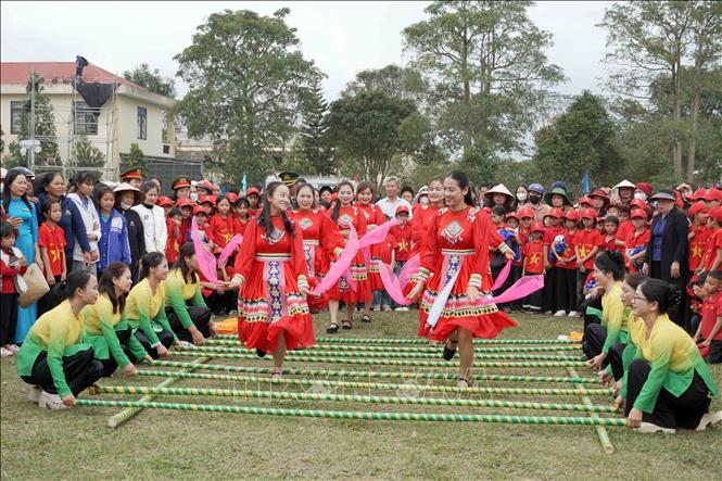 Chương trình “Xuân biên phòng ấm lòng dân bản” diễn ra với nhiều hoạt động văn hóa, thể thao sôi động. Ảnh: Hữu Quyết - TTXVN
