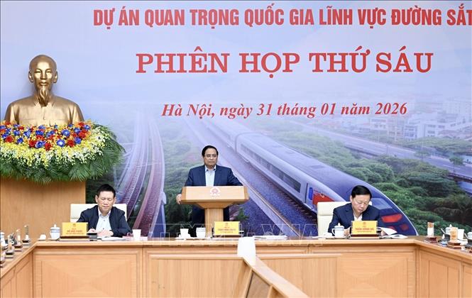 Thủ tướng Phạm Minh Chính chủ trì Phiên họp thứ sáu của Ban Chỉ đạo các công trình trọng điểm, dự án quan trọng quốc gia lĩnh vực đường sắt. Ảnh: Dương Giang-TTXVN 