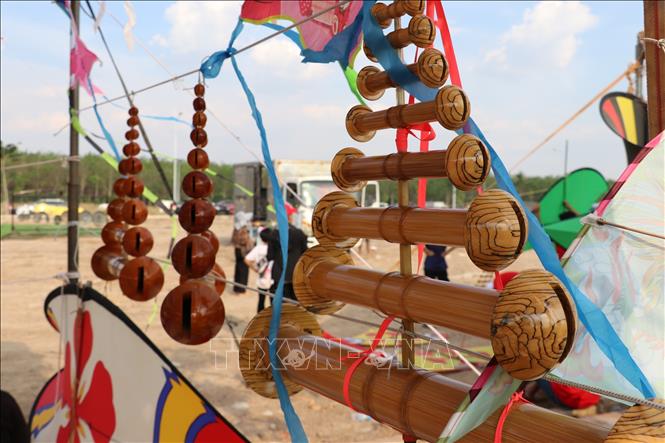 Diều sáo của các đội tham gia trưng bày tại hội thi.  Ảnh: Nhật Bình - TTXVN