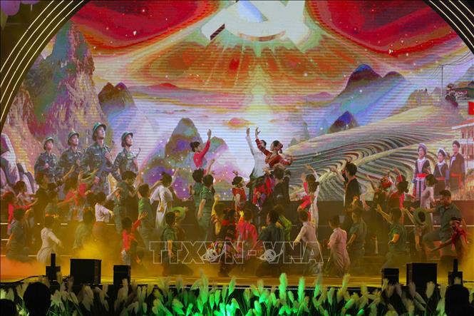 Tiết mục nghệ thuật tại Chương trình “Xuân Biên phòng ấm lòng dân bản”. Ảnh: Hữu Quyết - TTXVN