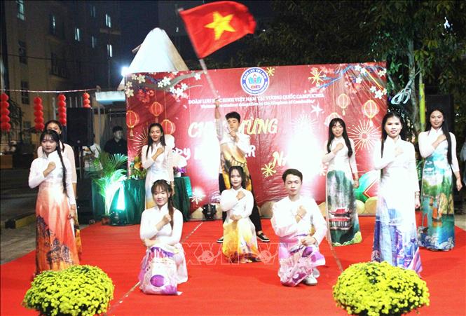 Chương trình văn nghệ đón mừng Xuân Bính Ngọ năm 2026 của sinh viên Việt Nam đang học tập tại Campuchia. Ảnh: Hoàng Minh - PV TTXVN tại Campuchia 