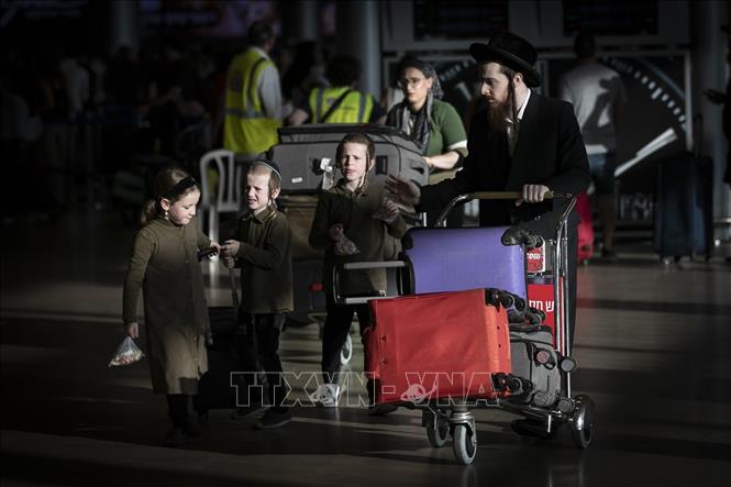 (Tư liệu) Hành khách tại sân bay quốc tế Ben Gurion ở gần Tel Aviv, Israel. Ảnh: THX/TTXVN
