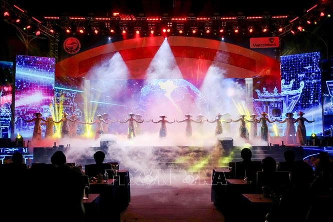 Chương trình nghệ thuật phục vụ nhân dân biên giới. Ảnh: Giang Phương - TTXVN