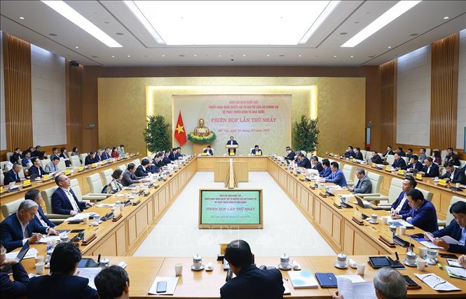 Phiên họp lần thứ nhất của BCĐ về phát triển kinh tế nhà nước. Ảnh: Dương Giang-TTXVN 
