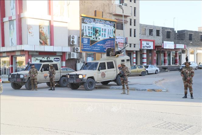 Binh sĩ gác tại thành phố Zawiya, Libya ngày 5/1/2026. Ảnh: THX/TTXVN