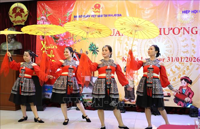 Biểu diễn văn nghệ trong chương trình. Ảnh: Viên Luyến – Phóng viên TTXVN tại Malaysia.
