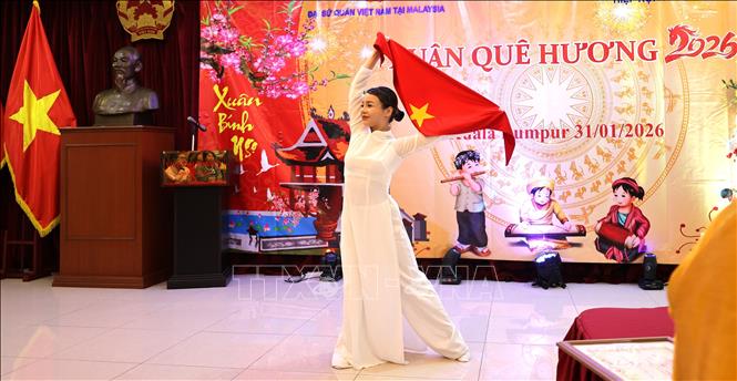 Biểu diễn văn nghệ trong chương trình. Ảnh: Viên Luyến – Phóng viên TTXVN tại Malaysia.
