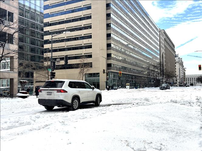 Xe cộ lưu thông khó khăn trên một tuyến phố ở trung tâm thủ đô Washington D.C. Ảnh: Đoàn Hùng - P/v TTXVN tại Mỹ