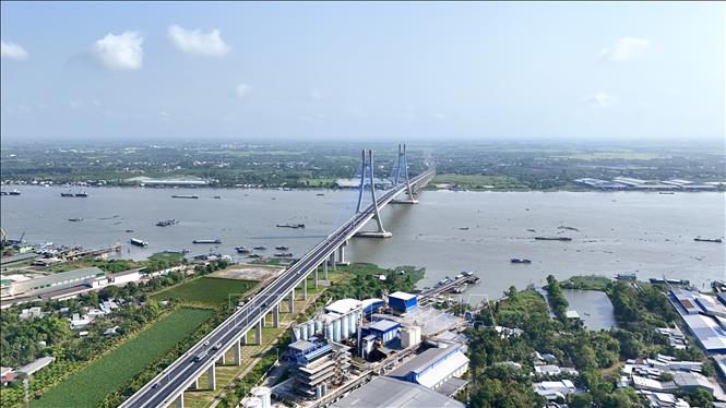 Cầu Vàm Cống vượt sông Hậu nối Đồng Tháp và Thành phố Cần Thơ điểm đầu của cao tốc Lộ Tẻ – Rạch Sỏi. Ảnh: Thanh Sang-TTXVN