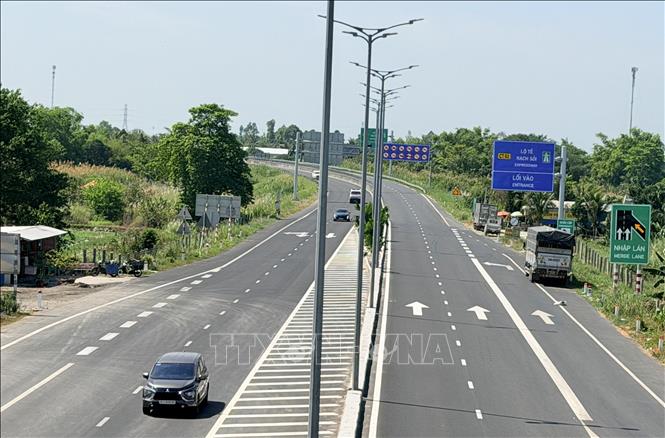 Tuyến cao tốc Lộ Tẻ – Rạch Sỏi qua địa bàn thành phố Cần Thơ. Ảnh: Thanh Sang-TTXVN