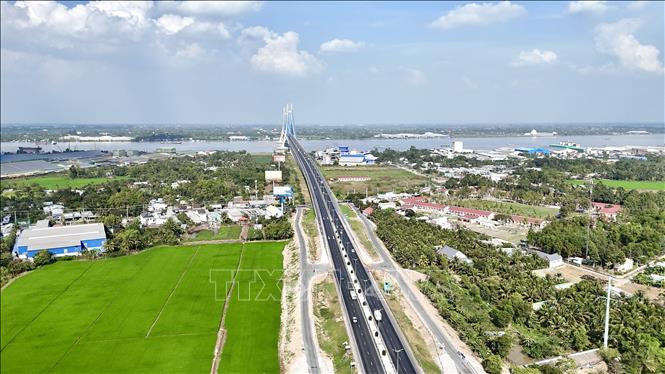 Tuyến cao tốc Lộ Tẻ – Rạch Sỏi đoạn qua địa bàn thành phố Cần Thơ dẫn lên cầu Vàm Cống. Ảnh: Thanh Sang-TTXVN