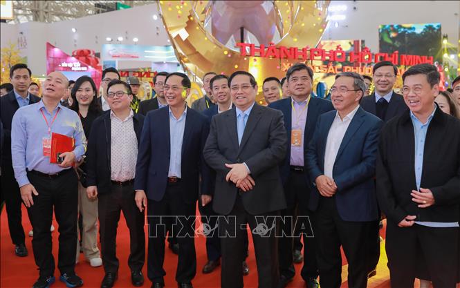 Thủ tướng Chính phủ đánh giá cao công tác chuẩn bị hội chợ. Ảnh: Phan Phương – TTXVN