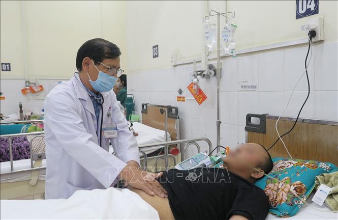 Bệnh nhân viêm tụy cấp đang điều trị tại Bệnh viện Nguyễn Tri Phương, Thành phố Hồ Chí Minh. Ảnh: Đinh Hằng - TTXVN