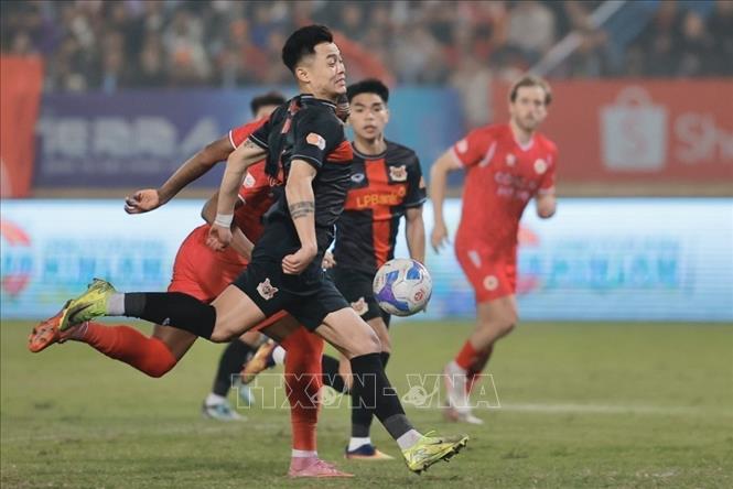 Kết thúc trận đấu, CLB CAHN giành chiến thắng với tỷ số 3-2. Ảnh: Minh Quyết - TTXVN