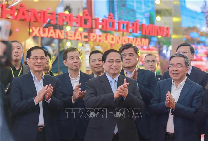 Prime Minister Pham Minh Chinh attends the general rehearsal for the opening ceremony of the first Spring Fair 2026 at the Vietnam Exposition Centre in Hanoi on February 1. VNA Photo: Phan Phương