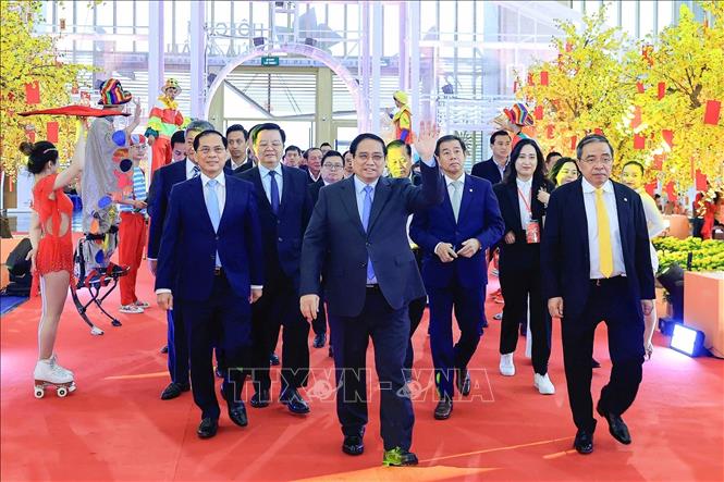 Thủ tướng Phạm Minh Chính đến dự Lễ khai mạc Hội chợ Mùa Xuân lần thứ nhất - năm 2026. Ảnh: Dương Giang-TTXVN
